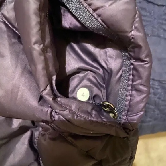 Lululemon Run: Turn Around Jacket
Black size 4 - Picture 2 of 7